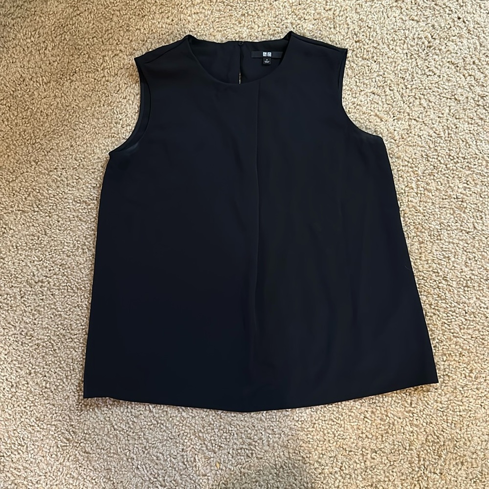 UNIQLO top